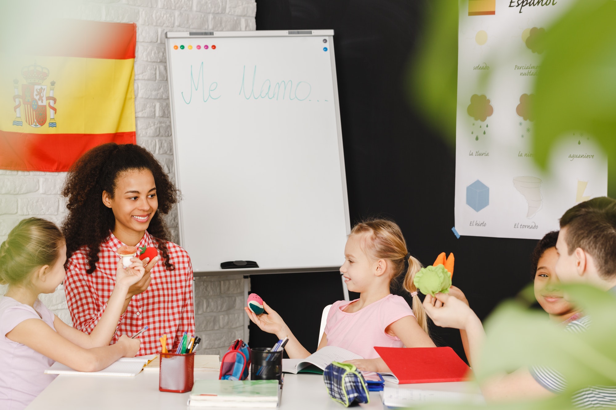 Children learning Spanish language